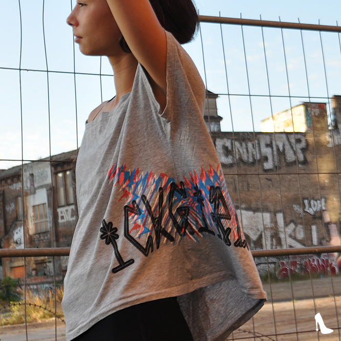 ICKGIRL Weites Cropped T-Shirt Pichacao Sideprint left c-m-w-b Grey-Size-S